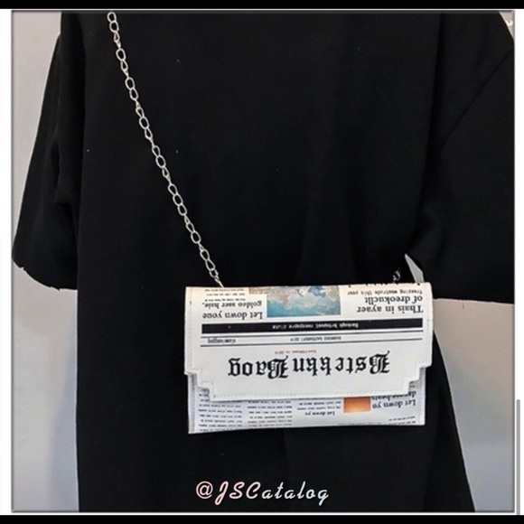 🌞Reduced! NWT! “Newspaper” Print Crossbody Bag - Picture 3 of 8
